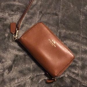Brown Leather Coach Phone Wallet!